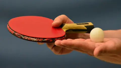 Welche Ausrüstung benötige ich, um mit Tischtennis anzufangen?