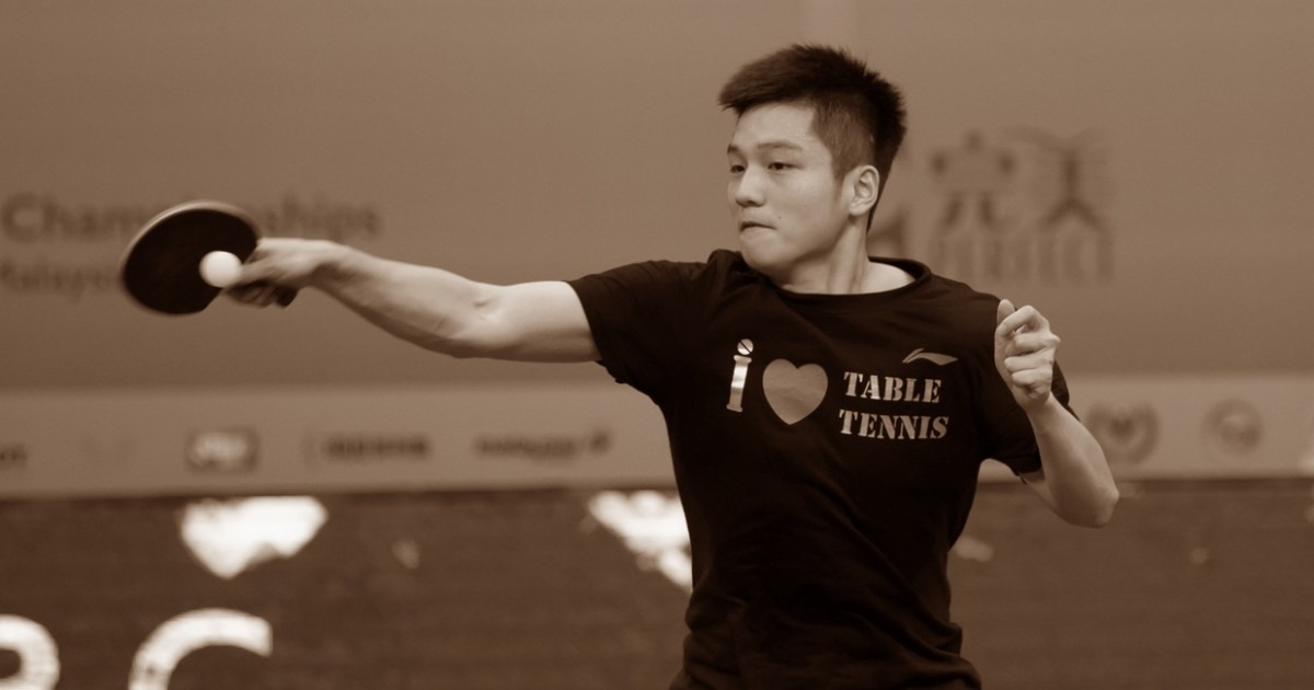 Fan Zhendong spielt bei den Weltmeisterschaften im Tischtennis-Mannschaftswettbewerb 2016