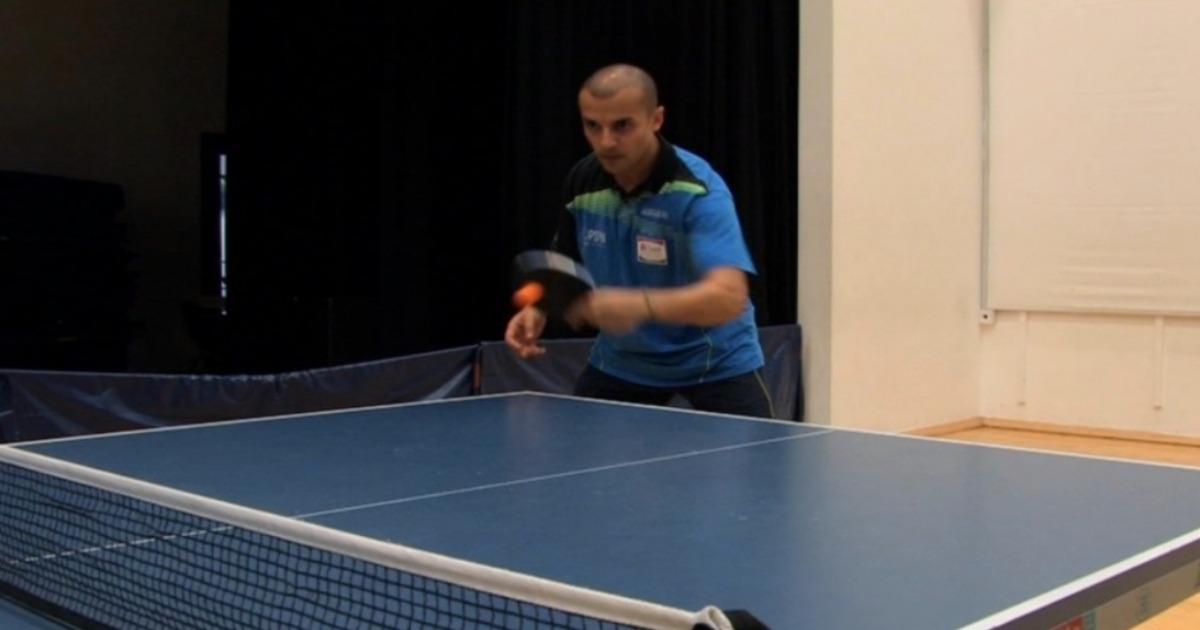 Wie man einen Rückhand-Drive im Tischtennis ausführt - Ping Pong Coaching-Tipps von Eli Baraty