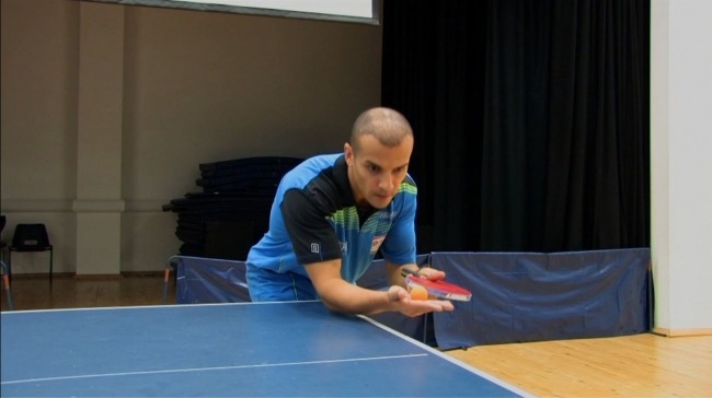 Wie man einen Backspin-Aufschlag macht Coaching-Video von Eli Baraty Beste Tischtennistische