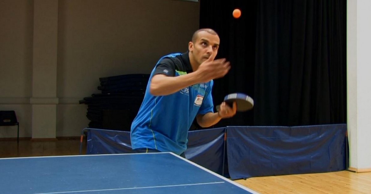 Wie man einen Rückwärtsschnitt-Aufschlag im Tischtennis macht Video-Tutorial