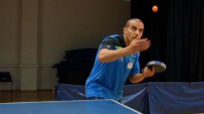 Wie man einen Rückwärtsschnitt-Aufschlag im Tischtennis macht Video-Tutorial
