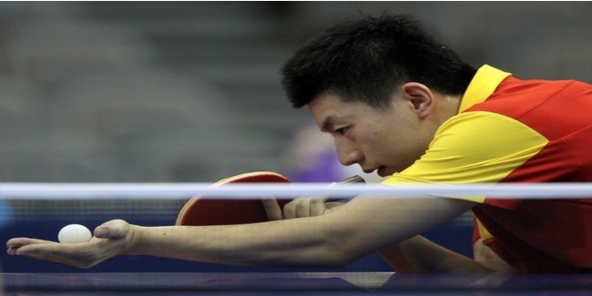 Topspin-Aufschlag von Ma Long, dem besten Tischtennisspieler der Welt