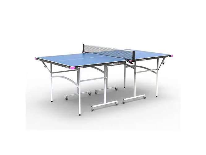 Kompakte Tischtennis-Aufstellung für Spielzimmer-Spaß