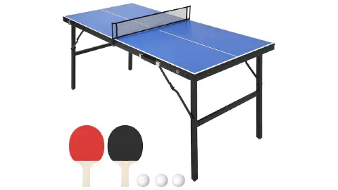 Tragbarer blauer Tischtennissatz mit Schlägern und Bällen